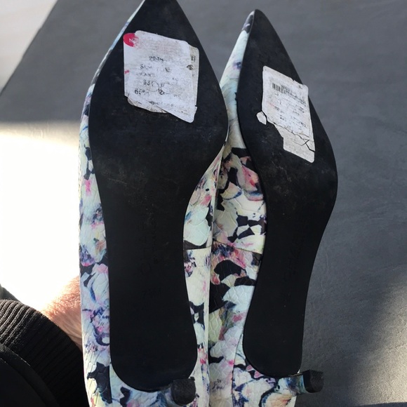 Charles and David beautiful flowered pumps - Picture 5 of 7